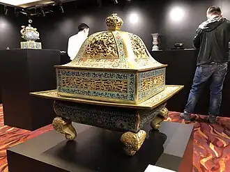 Cloud crane lotus pattern fumigation oven