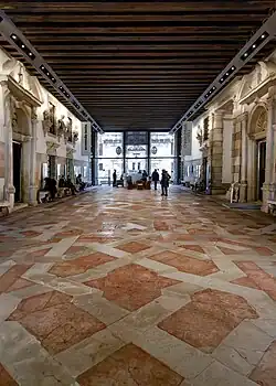 Portego - view from the entrance on the grand canal towards the inner courtyard