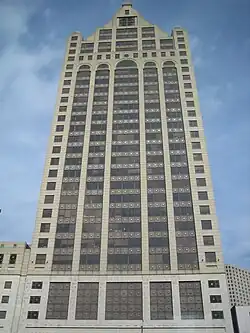 100 East Wisconsin in Milwaukee, by Clark, Tribble, Harris & Li, completed 1989