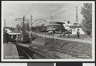 Motorcar leaves Smestad Station (postcard from 1930s)