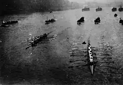 Cambridge leading Oxford at the Boat Race 1932 by a length