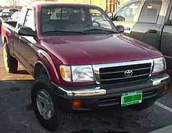 1998–2000 Tacoma Xtracab 4WD, (flush headlamps, first updated grille)