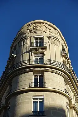 Art Deco mascaron of Avenue Montaigne no. 41, Paris, unknown architect or sculptor, 1924[53]