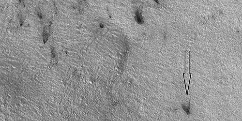 Plumes, as seen by HiRISE under HiWish program. Arrow shows a double plume. This may have been because of shifting winds.