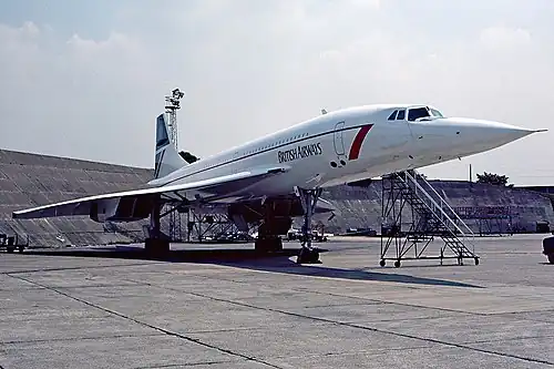 Concorde in "Landor" livery, red Speedwing arrow