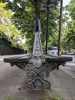 Davioud bench on avenue Henri-Martin