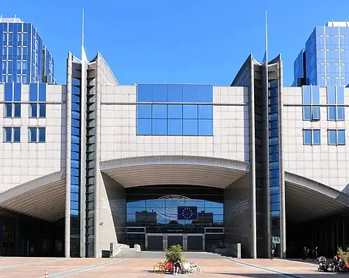 Entrance to the Spinelli building at the Mall's centre (part of Simone Veil Agora)