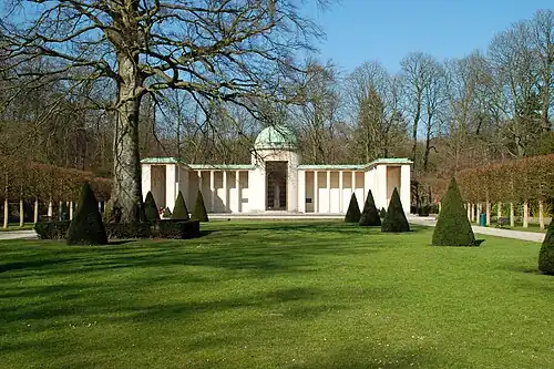 Queen Astrid Memorial in Laeken (architect Paul Bonduelle, 1938).