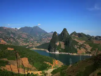 View from the Mộc-châu Plateau to the Hòa Bình Dam.