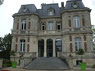 The town hall in Beuvrages