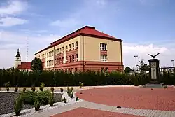 Primary School No. 1 and World War II memorial