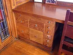 Built-in desk