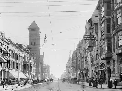 Broadway looking south from 2nd, 1895-1905
