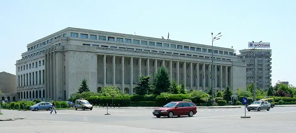 The facade of the Victoria Palace