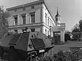SW1 armoured personnel carrier of the Federal Border Guard (BGS, Bundesgrenzschutz) guarding the Federal Chancellery ("Palais Schaumburg"), Bonn, May 1975.