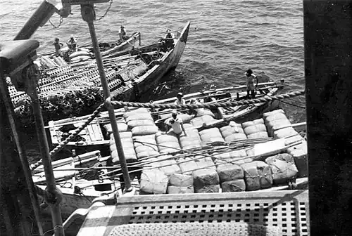 Proas with rubber bales to be loaded on M.S. Kalianget for Koninklijke Paketvaart-Maatschappij (KPM) Dutch shipping company (1949)