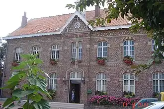 The town hall in Cantin