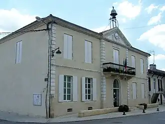 The town hall in Castets-en-Dorthe