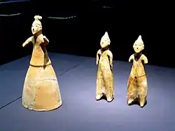 Figure wearing a shanqun, and two male figures with upper garment and trousers, Cao Wei, Three Kingdoms period.