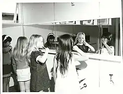 Children cleaning their teeth