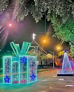Photo of Célio Miranda Square with Christmas decoration, the main square of Paragominas.