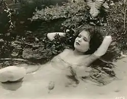 Bow as "Hula Calhoun" in Hula (1927)