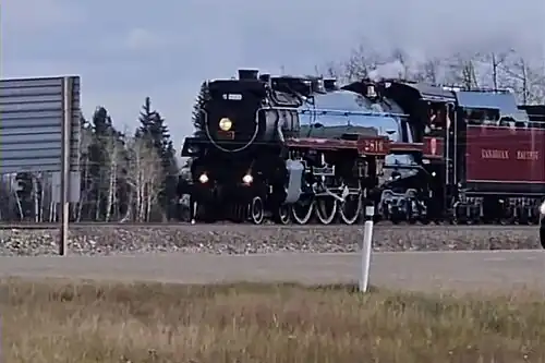 CP No.&nbsp;2816 passing through Millet, Alberta, on October 17, 2023