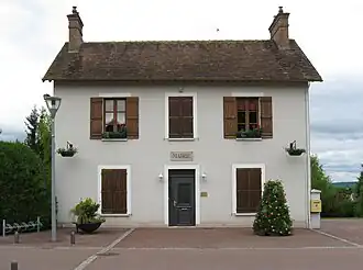 The town hall in Darvault