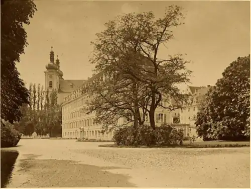The palace before the reconstruction in the 1870s
