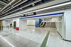 The transfer interface between the station hall of Line 6 and the station body of Line 10/12 is connected by escalators, stairs and lifts in the distance