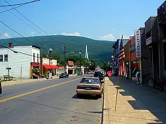 Downtown Ellenville, looking east along Canal Street (NY&nbsp;52) toward the Shawangunk Ridge (2007)