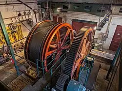 Drive gear and cable drum of the funicular