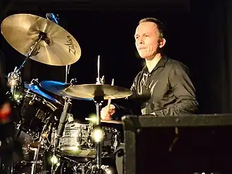 Howe live in 2014