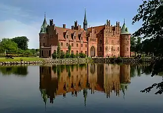 Image 69Egeskov Castle, Denmark (from Portal:Architecture/Castle images)