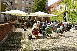 The museum's courtyard during Poetenfest