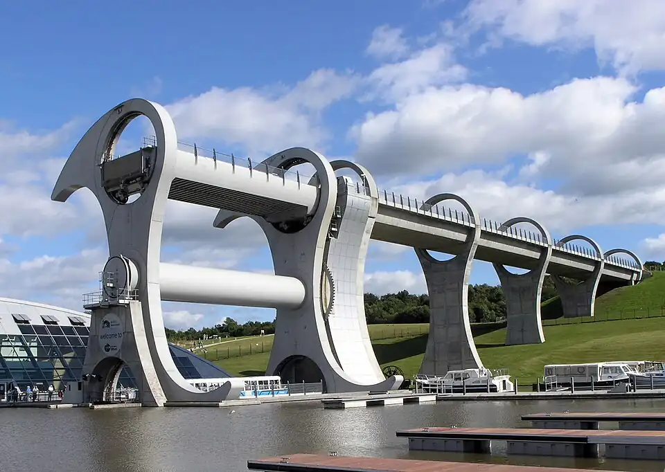 Image 101Falkirk Wheel (from Portal:Architecture/Industrial images)