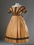 1869 The same dress without pelerine and sleeves
