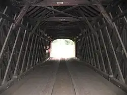 Interior structure of a covered bridge utilizing a plank-lattice structure