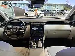 Interior (pre-facelift)