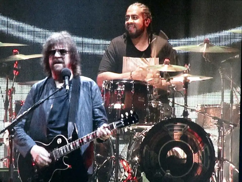 Jeff Lynnes ELO LIve at the Genting Arena, NEC 17th April 2016 (26418743912).jpg