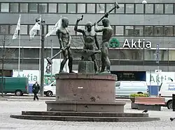 The Three Smiths Statue