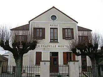 The town hall in La Chapelle-Moutils