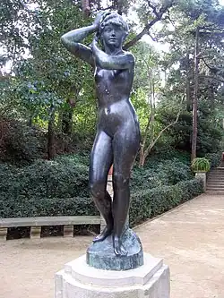 Joven de la trenza (1928), by Josep Viladomat, Jardines de Laribal.