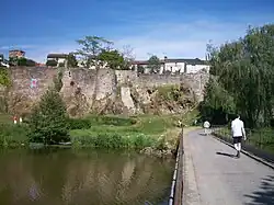 Fortifications and the Mère river