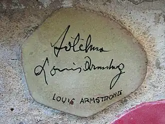 Plate and signature of Louis Armstrong