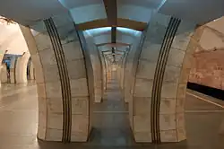 The three station halls are separated by a double row of columns, featuring a walkway in between the two rows.