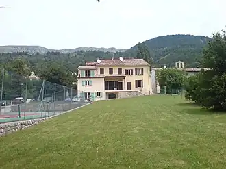 The town hall and library in Peyroules