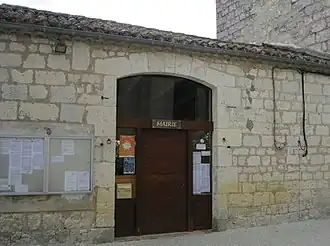 The town hall in Flaugnac
