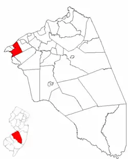 Location of Cinnaminson Township in Burlington County highlighted in red (right). Inset map: Location of Burlington County in New Jersey highlighted in red (left).