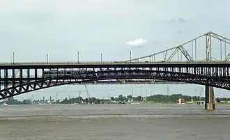 MetroLink crossing the Eads Bridge